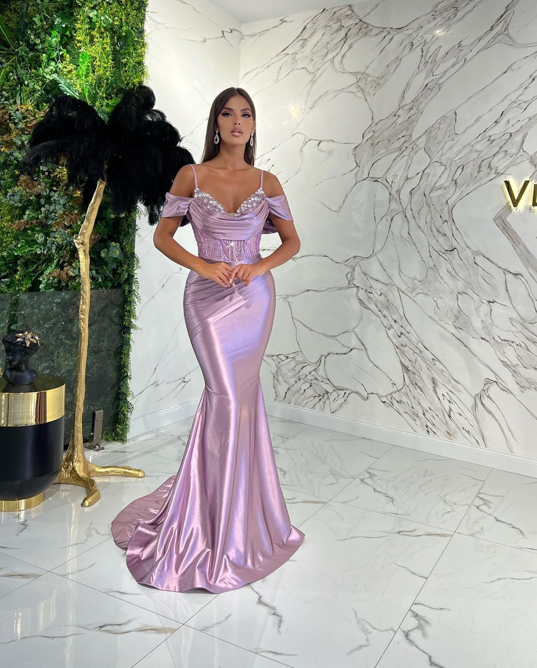Langes Meerjungfrau-Abendkleid aus Satin mit Spaghettiträgern und Herzausschnitt