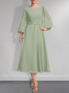 Vestido de gasa para madre de la novia, corte A, escote redondo, largo hasta la rodilla, plisado, con broche de cristal