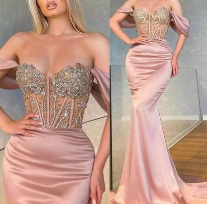 Vestido de fiesta largo de satén estilo sirena con escote corazón y hombros descubiertos con cuentas