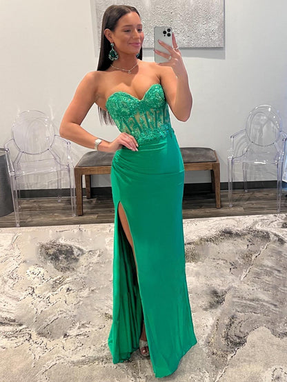 Ember | Vestido de fiesta largo con escote en forma de corazón, sin tirantes y abertura