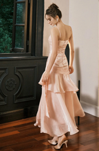 Vestido de noche largo de satén con escote corazón y tirantes finos en color rosa Y8092
