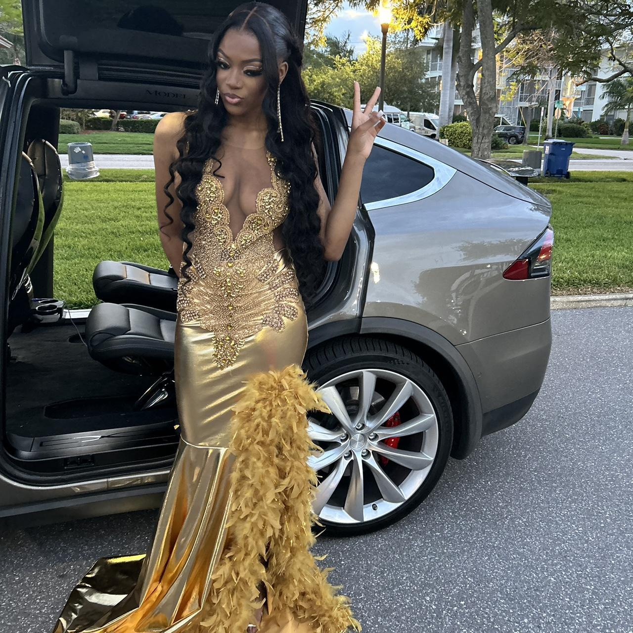 Luxuriöses Abendkleid aus Satin mit Perlen und Federn, langer Schlitz, Ballkleid Y7948