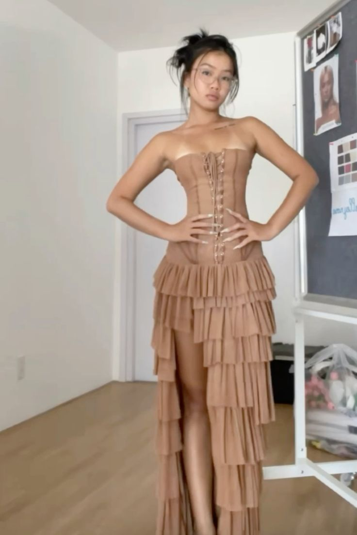 Vintage Trägerloses Chiffon Lagen Langes Ballkleid Schlitz Abendkleid Y7859