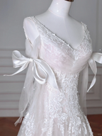 Fee Weiß V-Ausschnitt Tüll Spitze Applikationen Meerjungfrau Abendkleid, Langes Hochzeitskleid Y8636