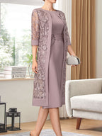 Vestido de gasa para madre de la novia con escote redondo hasta la rodilla, corte tubo/columna y lentejuelas plisadas