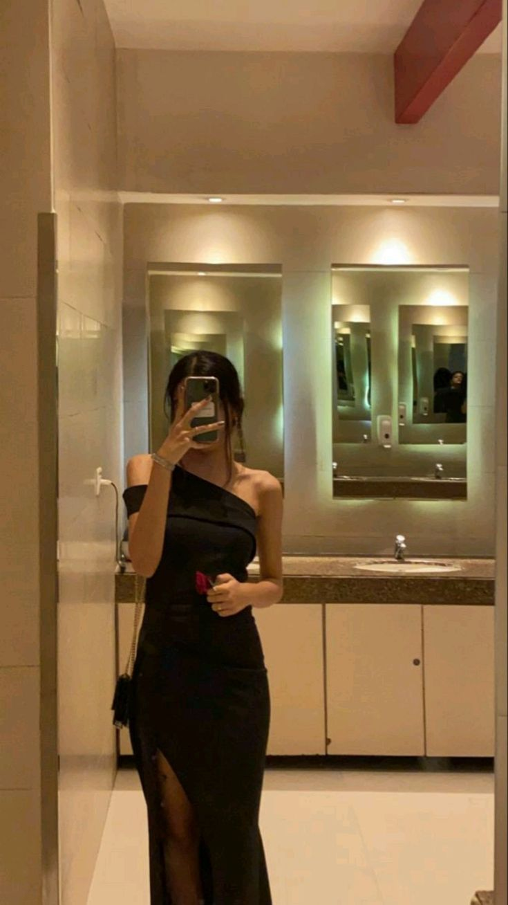 Elegante vestido de noche largo negro con abertura Y6891