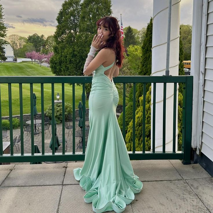 Elegantes Hellgrünes Rückenfreies Langes Ballkleid Meerjungfrau Abendkleid Y8043