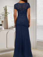 Vestido de tul con lentejuelas y escote redondo de sirena en azul marino oscuro