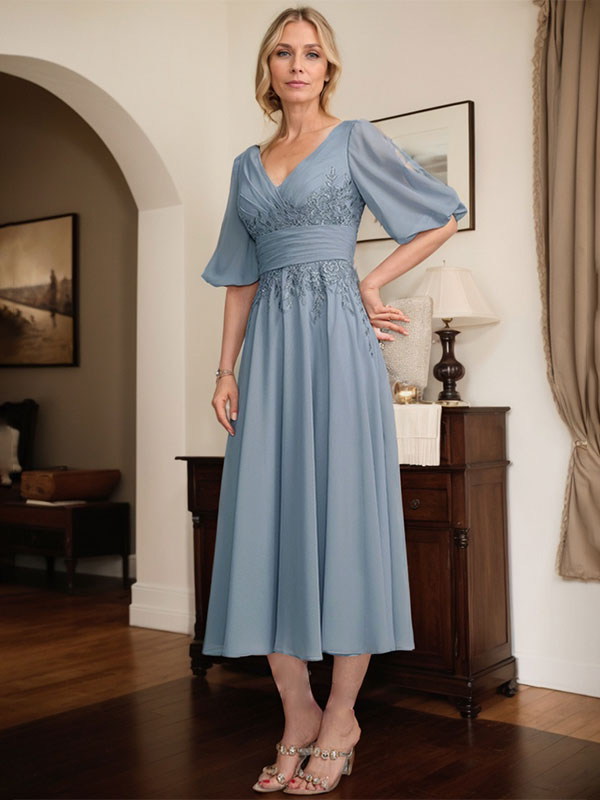 Vestido de madre de la novia de gasa con encaje, escote en V y largo hasta la rodilla con pliegues