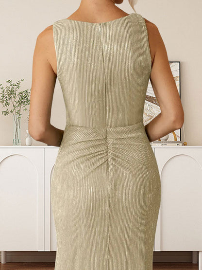 A-Linien-Kleid mit V-Ausschnitt, gerüschtem Metallic-Netz