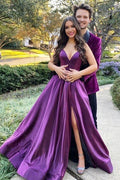 Vestido de fiesta morado real con escote en V, tirantes finos y abertura