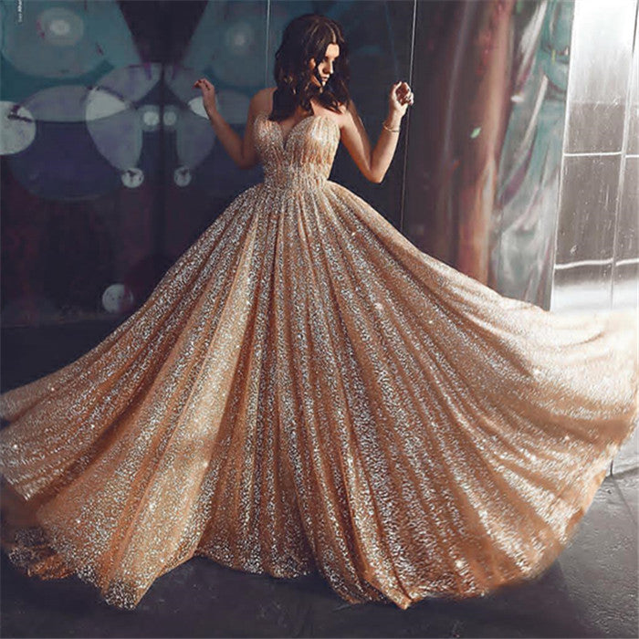 Glamoroso vestido de fiesta largo de tul con lentejuelas y volantes en corte A dorado