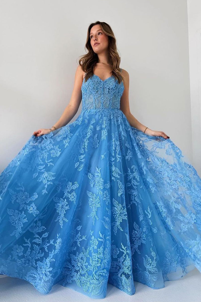Vestidos de fiesta largos con tirantes finos en azul y apliques de tul