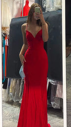 Elegante vestido de fiesta largo de sirena rojo con escote en V Y422