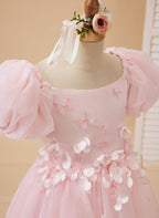 Wadenlanges Blumenmädchenkleid mit Puffärmeln, schulterfrei, 3D-Blumenapplikationen und Tüll 