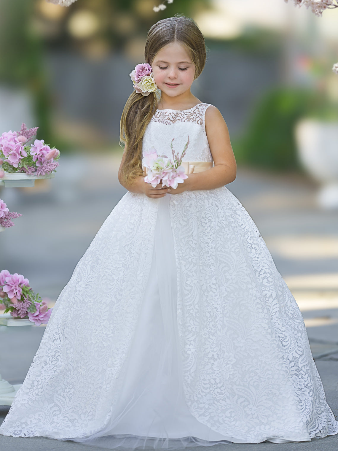 Bodenlanges A-Linien-Kleid aus Spitze und Tüll in Elfenbein 