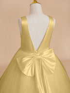 Klassisches weißes ärmelloses A-Linien-Blumenmädchenkleid aus Satin und Tüll 