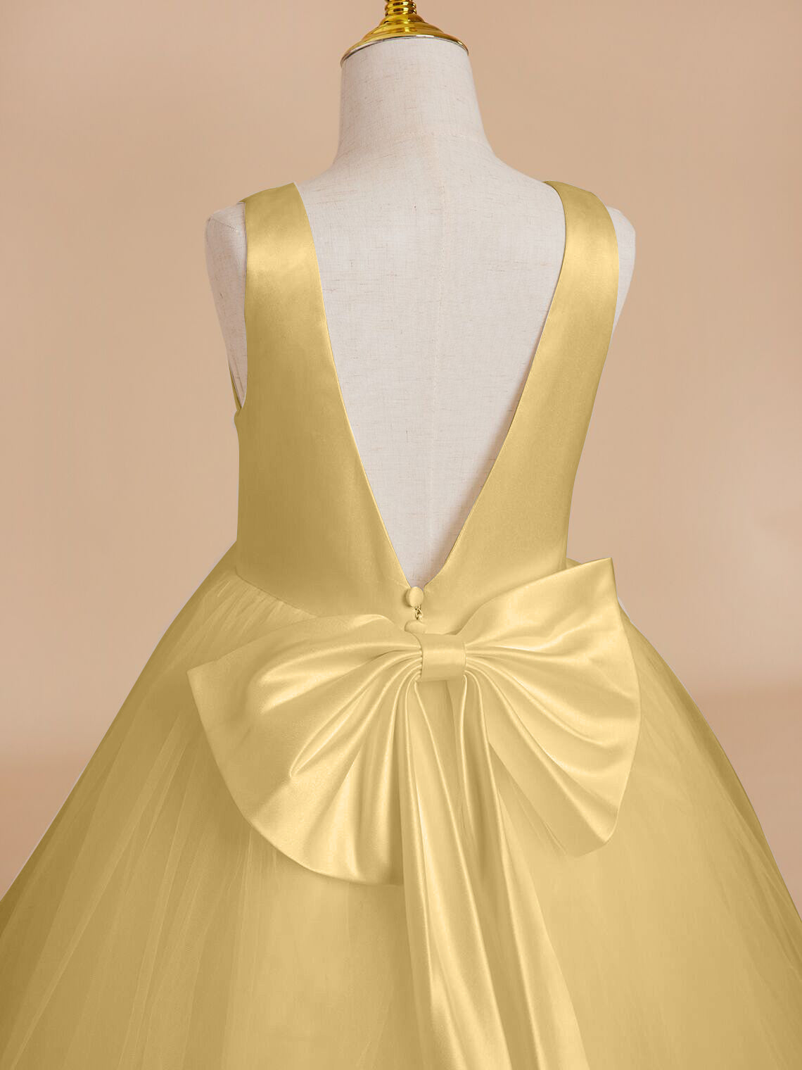 Klassisches weißes ärmelloses A-Linien-Blumenmädchenkleid aus Satin und Tüll 