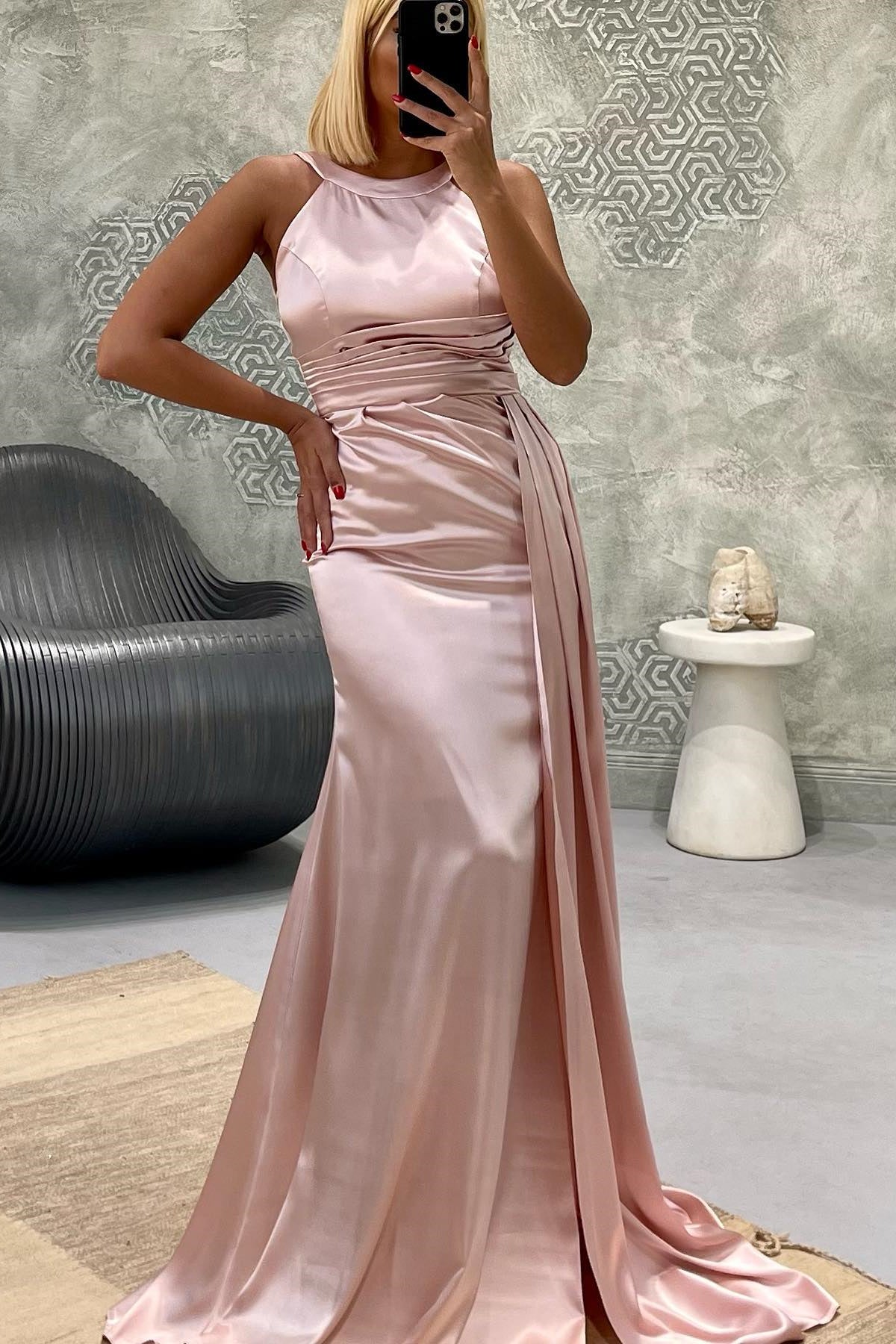 Elegantes langes Meerjungfrau-Abendkleid aus Satin mit Juwelen