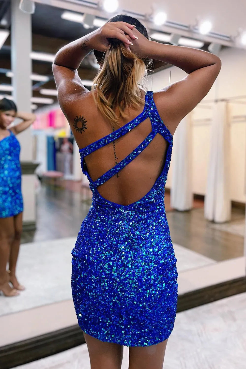 Magdalena | Vestido de fiesta ajustado con lentejuelas y un solo hombro