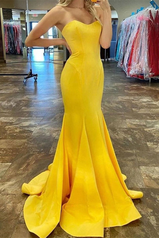 Vestido de fiesta largo amarillo de satén estilo sirena sin tirantes