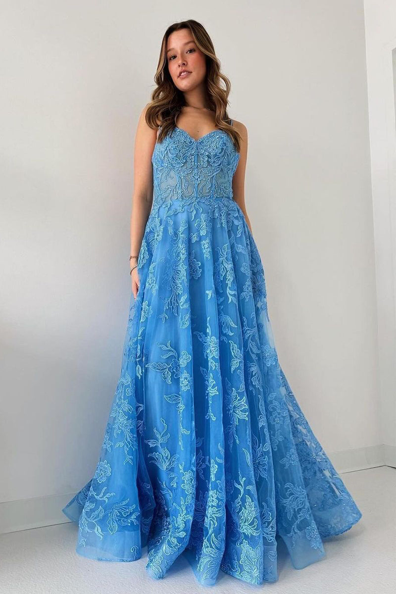Vestidos de fiesta largos con tirantes finos en azul y apliques de tul