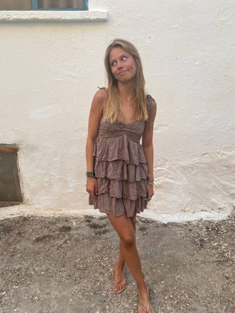 Vestido de fiesta con tirantes finos en capas Y2792
