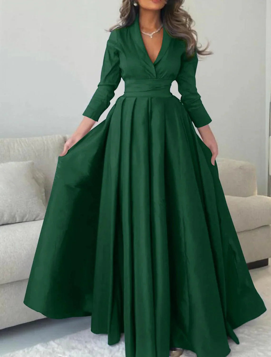 Elegantes formelles Abendkleid mit langen Ärmeln und V-Ausschnitt und Falten