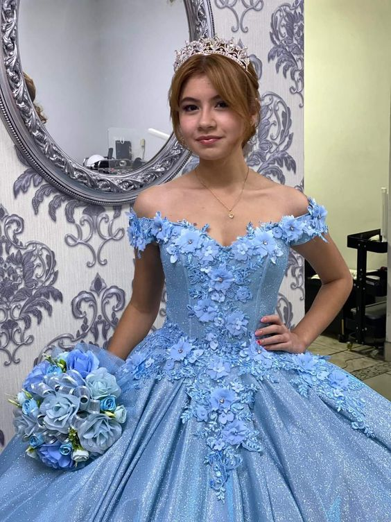 Vestido de fiesta de quinceañera con escote en forma de corazón y apliques florales azules Y6078