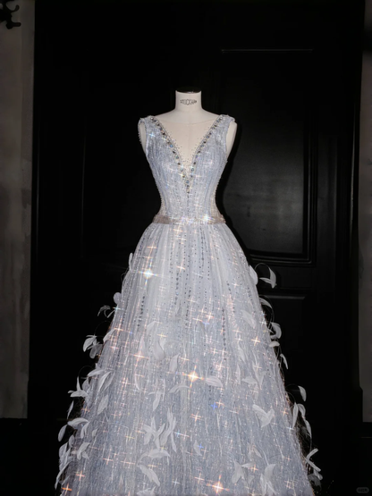 Glamouröses A-Linien-Ballkleid mit V-Ausschnitt und Tüll, Perlen und Federn, Abendkleid Y8682