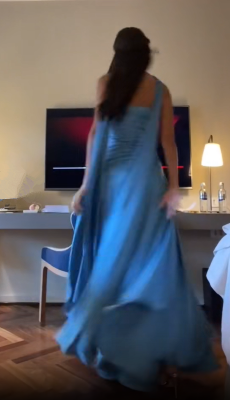 Elegante vestido de fiesta azul. Elegante vestido de noche azul Y7442.
