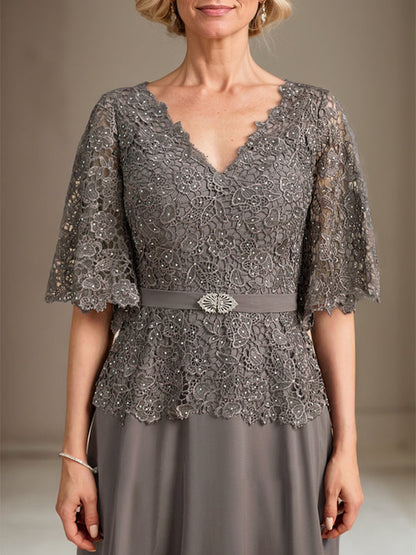 A-Linie V-Ausschnitt Bodenlanges Chiffon-Spitzenkleid für die Brautmutter mit Kristallbrosche und Strass 