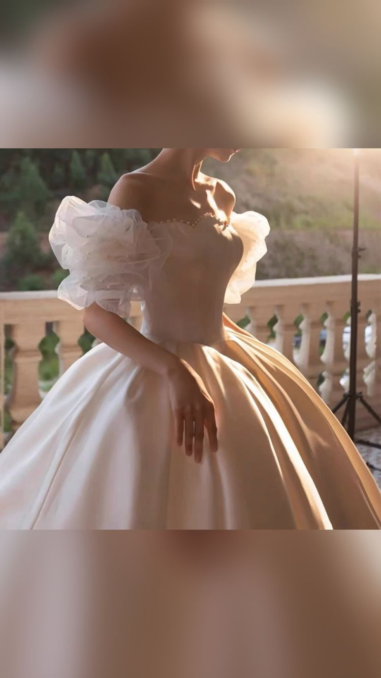 Vestido de novia vintage de satén blanco con encanto Y411