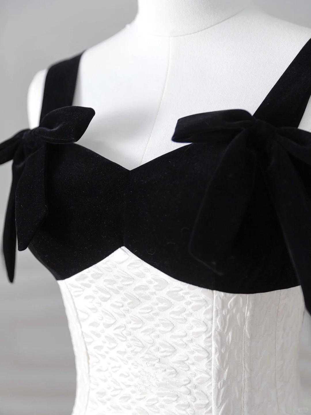 Elegantes weißes Satin A-Linie langes Ballkleid Abendkleid, formelles Hochzeitskleid Y8611