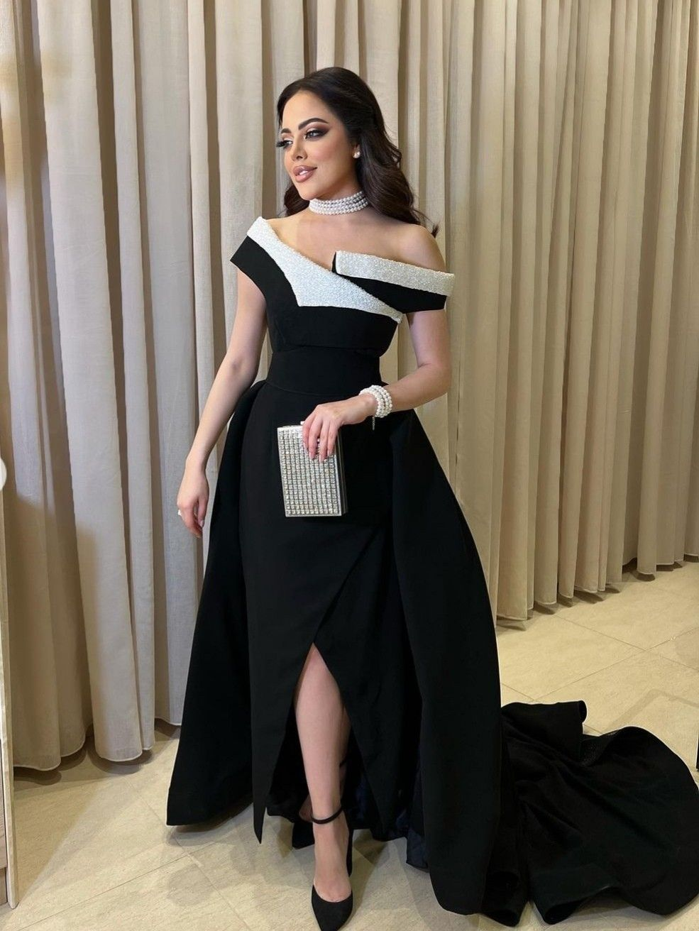 Neue A-Linie Schwarze Arabien Dubai Abendkleider Schulterfrei Abschlussball Partykleider Schlitz Seitlich Elegantes Kleid für formelle Anlässe Y4689