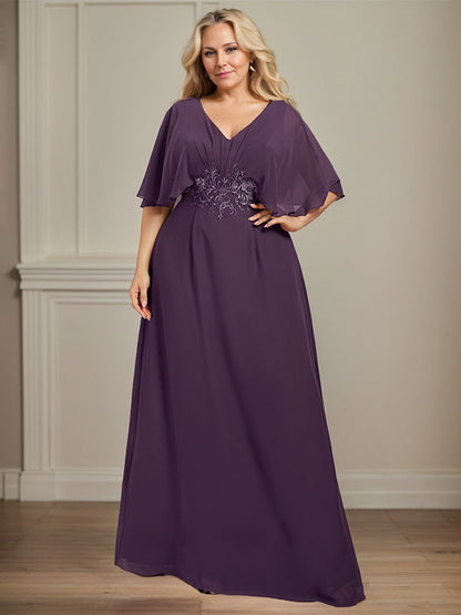 A-Linie V-Ausschnitt Bodenlanges Chiffonkleid für die Brautmutter mit plissierten Paillettenapplikationen Spitze