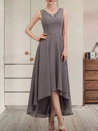 Vestido de gasa asimétrico para madre de la novia con escote en V, corte A y lentejuelas con abalorios