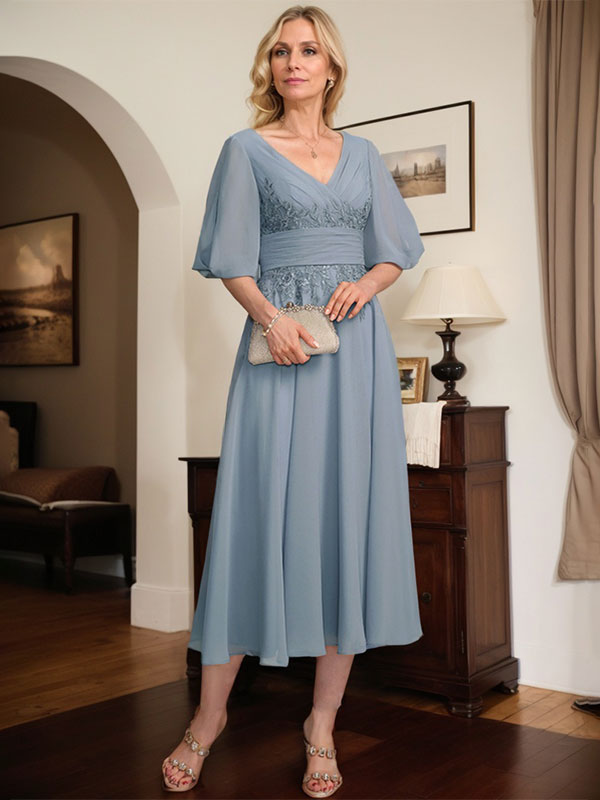 Vestido de madre de la novia de gasa con encaje, escote en V y largo hasta la rodilla con pliegues