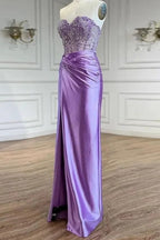Eirene | Vestido de fiesta largo de satén con escote corazón y sirena morado con cuentas