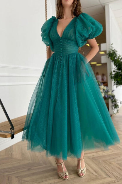 Elegant Dark Green A-Line Tulle Evening Dress with V-Neck and Short Sleeves