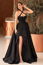 Elegantes und stilvolles schwarzes Neckholder-Ballkleid in A-Linie, trägerlos, ärmellos, mit Schlitz vorne