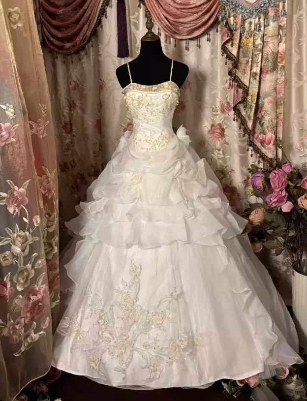 Vintage Spaghettiträger Brautkleid Rüschen Spitze Applikationen Brautkleid Ballkleid Y8286