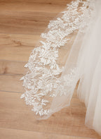 Ballkleid mit langen Ärmeln und Tüll-Schleppe zur Erstkommunion 