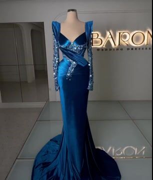 Königsblaues Meerjungfrau-Ballkleid mit eleganten langen Ärmeln und funkelnder Perlenstickerei 