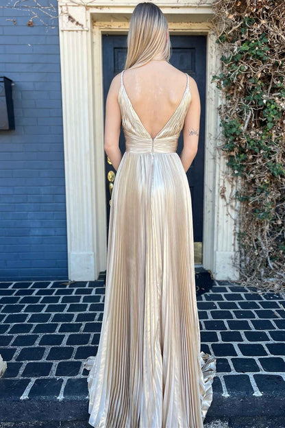 Barbara | Langes Ballkleid mit tiefem V-Ausschnitt und goldener Plissee-Optik