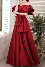 Rotes Ballkleid mit Glockenärmeln und Schnürung am Rücken Y6067