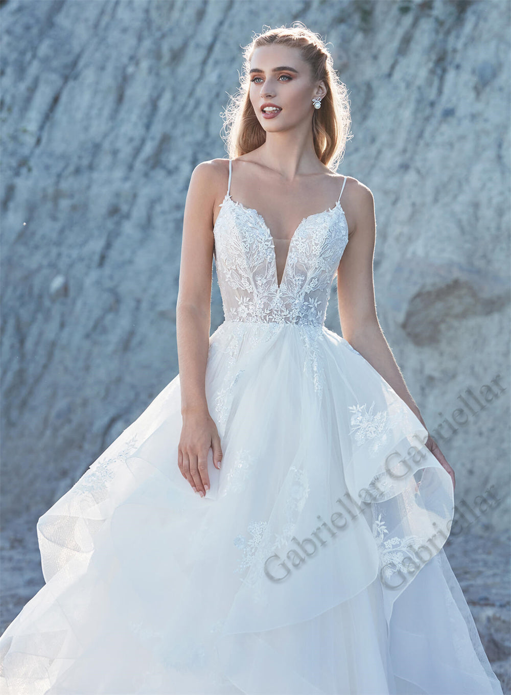 Delicate Ruffled Spaghetti Straps Wedding Dresses V-neck Appliques A-line Wedding Gowns Abito Da Sposa Customer Made-payinti
