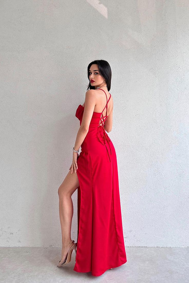 Vestido de noche largo de satén fruncido con escote corazón y corte tubo Y5713