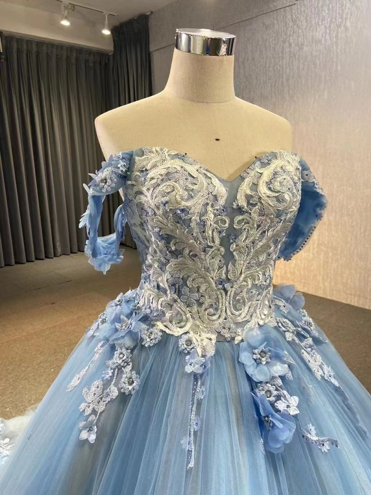 Blaues schulterfreies Spitzen-Tüll-Ballkleid, Sweet 16-Kleid Y6855