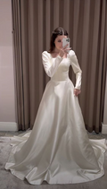Schlichtes A-Linien-Brautkleid mit quadratischem Ausschnitt in Weiß aus Satin Y6736